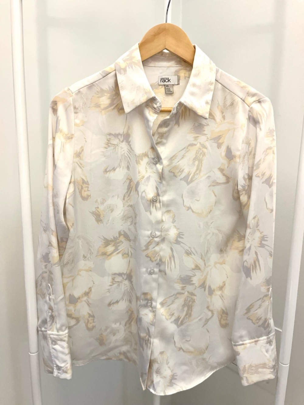 Nordstrom Rack Women's Cream and Beige Floral Button-Up Shirt